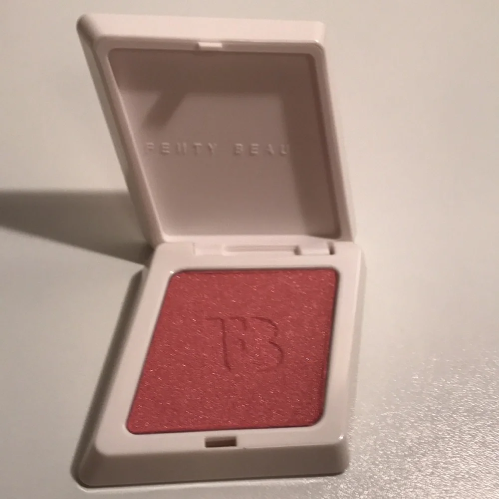 Fenty Cheeks Suede Powder Blush in tutu turnt NEW